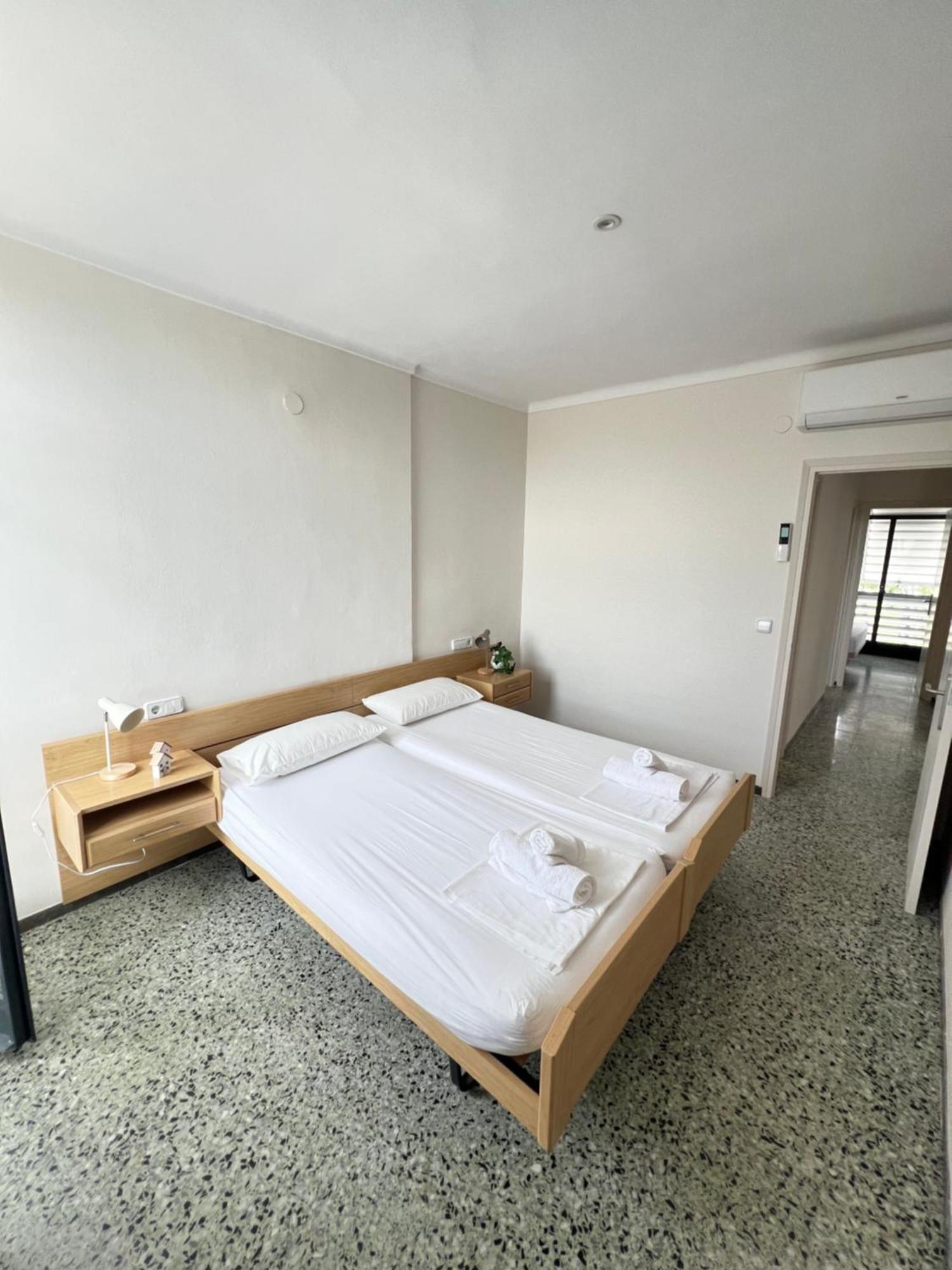 3 Room Apartment, 500M To Beach, Swimming Pool, Nice Terrace Roses Buitenkant foto